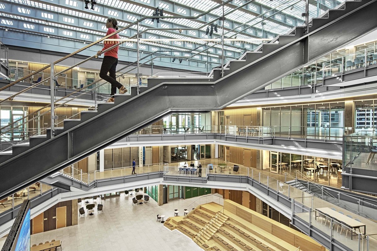 Collaborative Building & Project Management in Minecraft Elevates Team Creativity